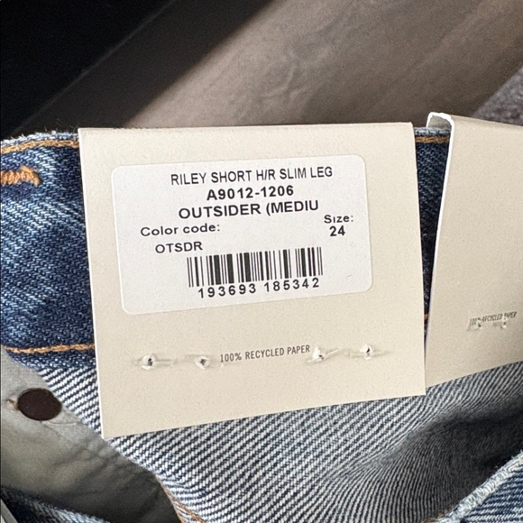 Agolde Riley Short High Rise Slim Leg in Outsider Size 24 - Picture 3 of 3